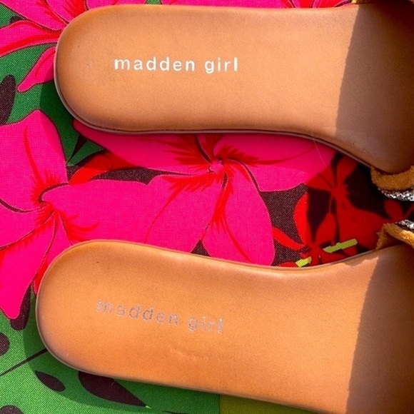 Brand New Madden Girl Rhinestone Large Strap Slides Sparkly Bling Sandals - Picture 5 of 15